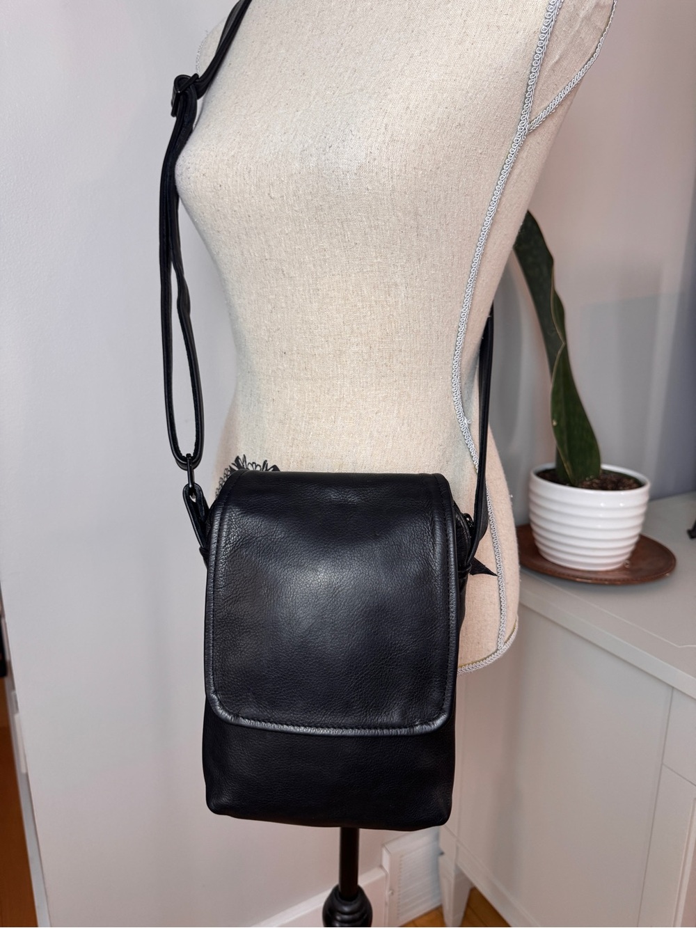 Stickman Black Leather Crossbody Travel Bag